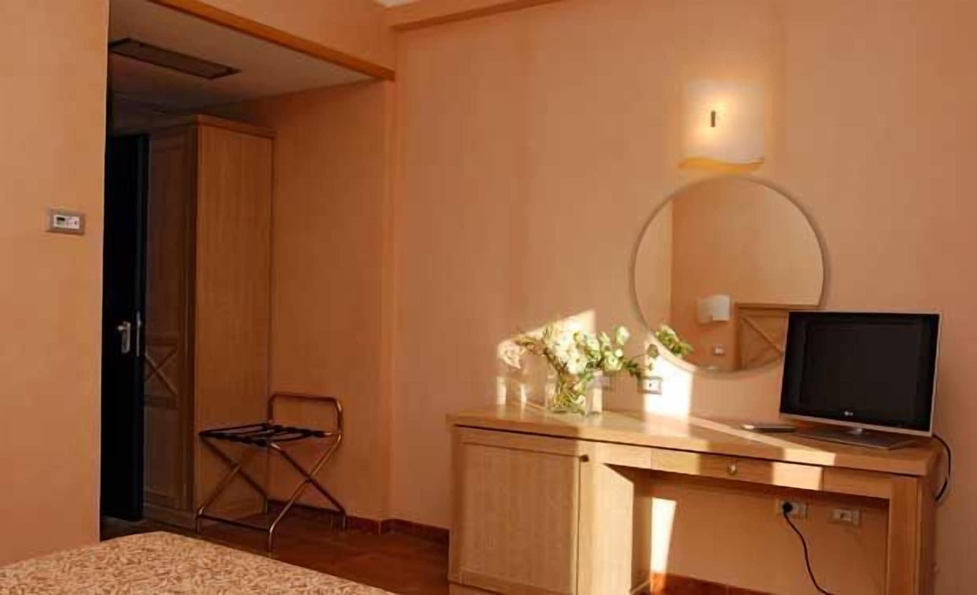 Mahara Hotel & Wellness マツァーラ・デル・ヴァッロ エクステリア 写真