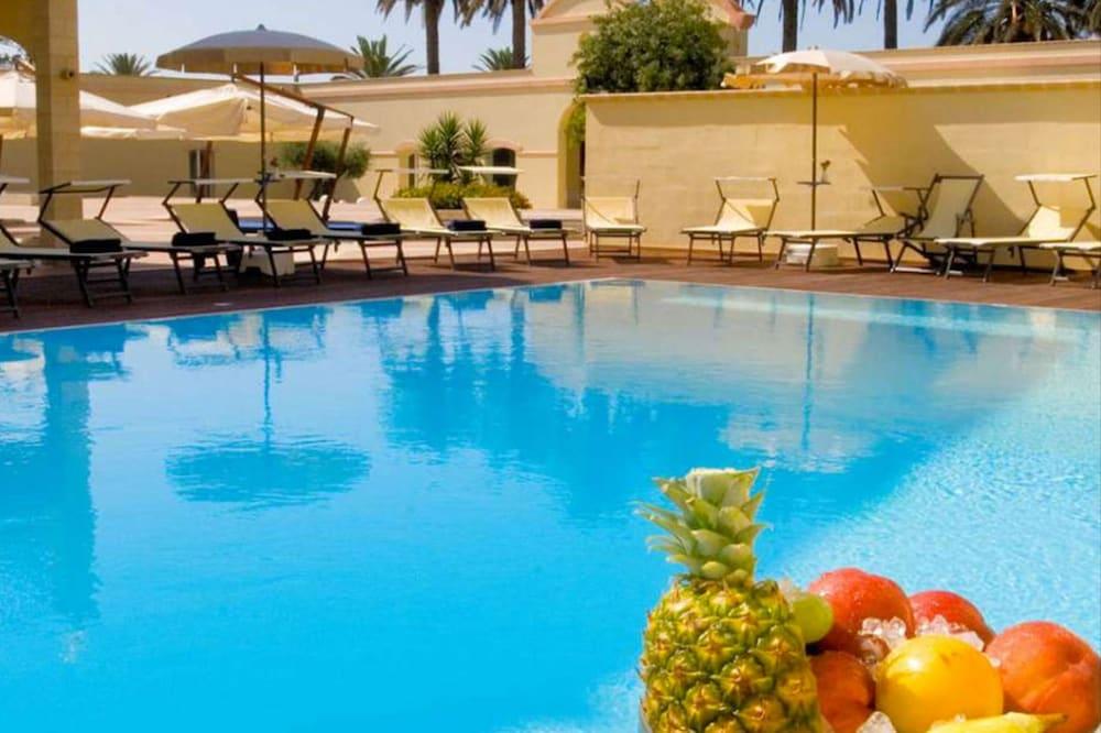 Mahara Hotel & Wellness マツァーラ・デル・ヴァッロ エクステリア 写真