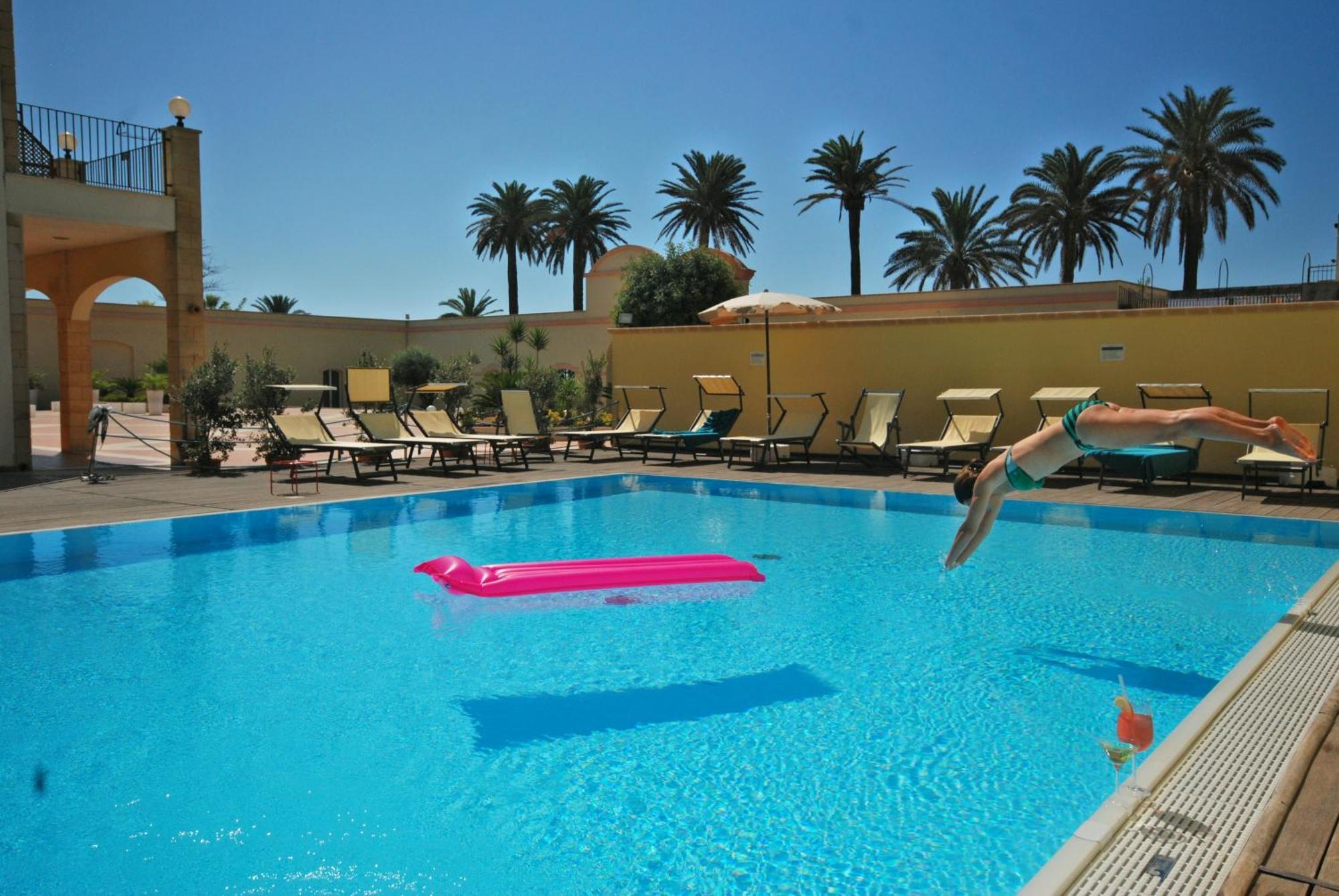 Mahara Hotel & Wellness マツァーラ・デル・ヴァッロ エクステリア 写真