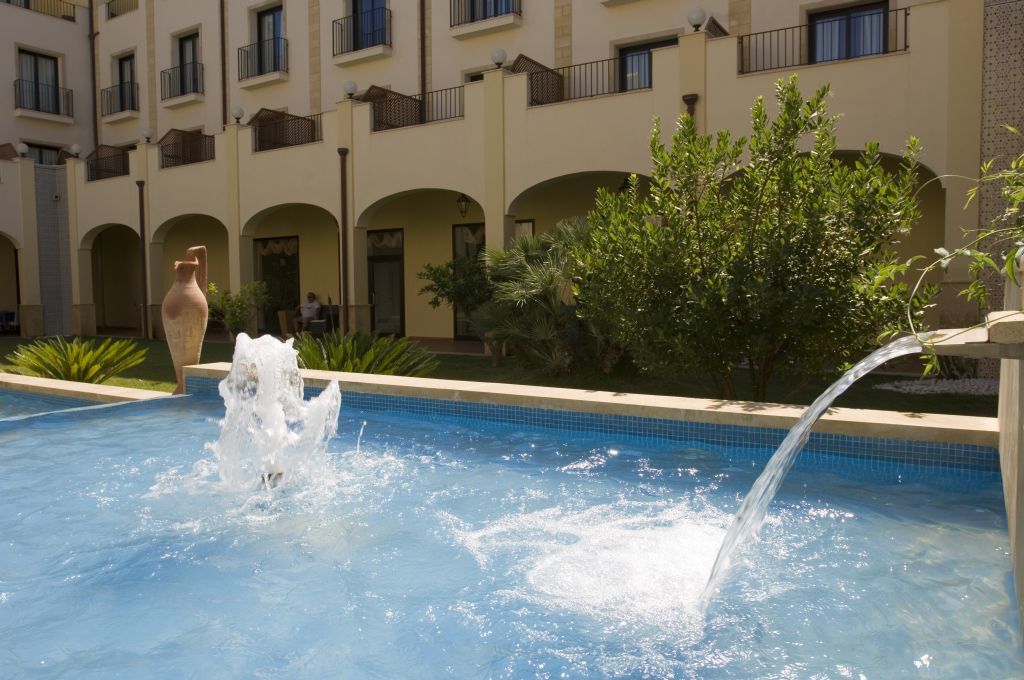 Mahara Hotel & Wellness マツァーラ・デル・ヴァッロ エクステリア 写真