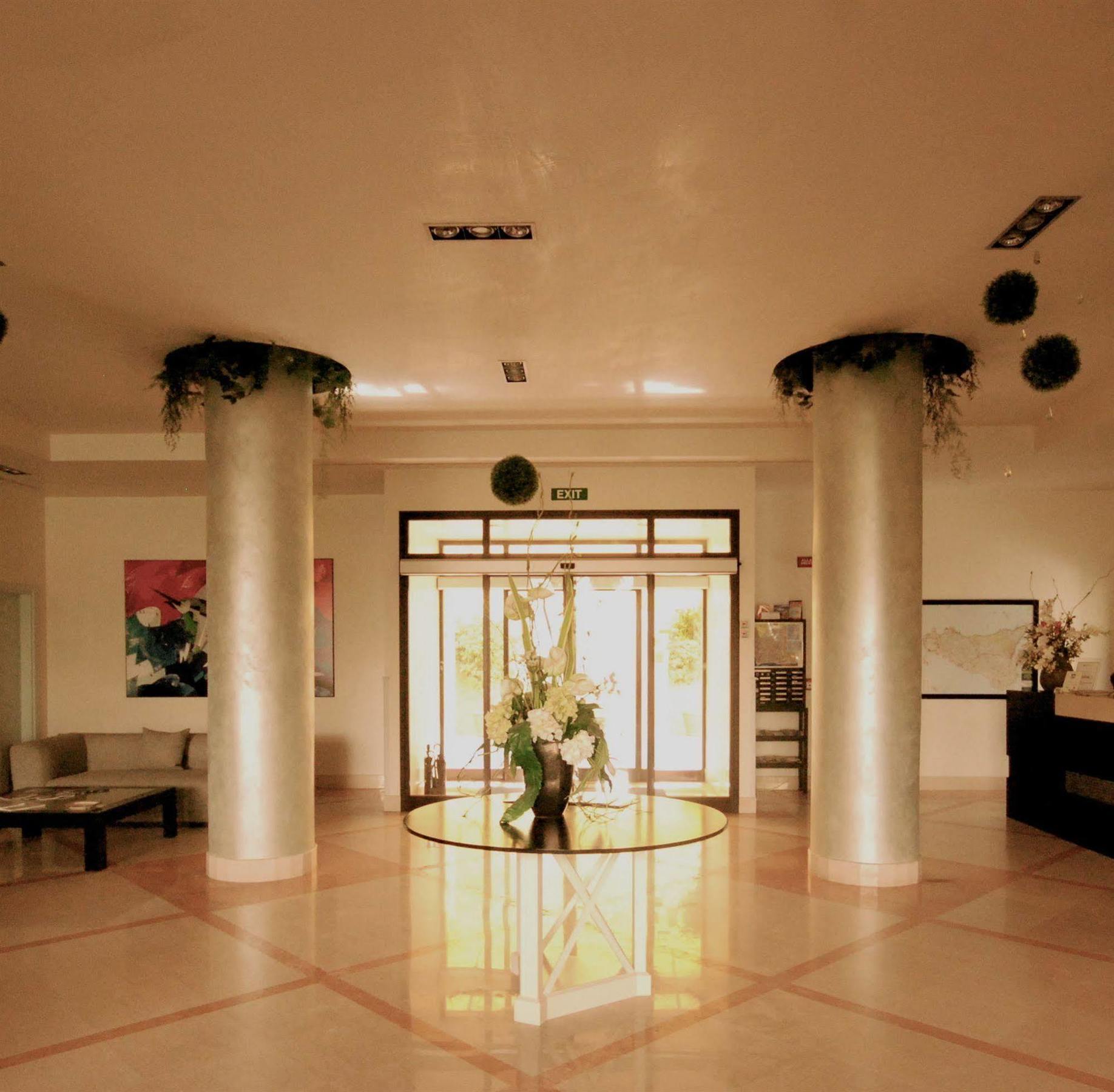 Mahara Hotel & Wellness マツァーラ・デル・ヴァッロ エクステリア 写真